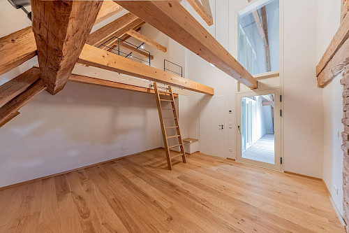 Altbau zum Verlieben! Dachgeschosswohnung mit Loggia zum Erstbezug nach denkmalgerechter Sanierung - Bild 4918357