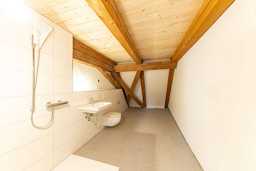 Altbau zum Verlieben! Dachgeschosswohnung mit Loggia zum Erstbezug nach denkmalgerechter Sanierung - Bild 4918357