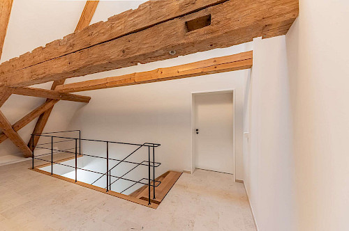 Altbau zum Verlieben! Dachgeschosswohnung mit Loggia zum Erstbezug nach denkmalgerechter Sanierung - Bild 4918357