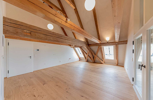 Altbau zum Verlieben! Dachgeschosswohnung mit Loggia zum Erstbezug nach denkmalgerechter Sanierung - Bild 4918357