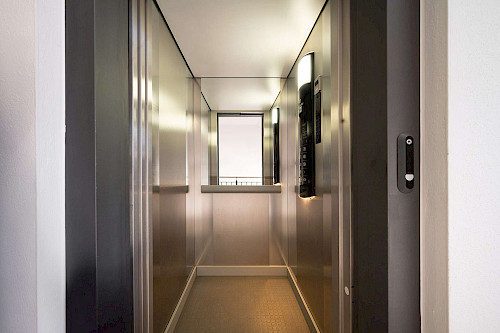 Dachgeschoss, Galerie, Terrasse, Lift! Vermietete 2,5-Zimmer-Maisonette-Wohnung in Bestlage - Bild 5040932