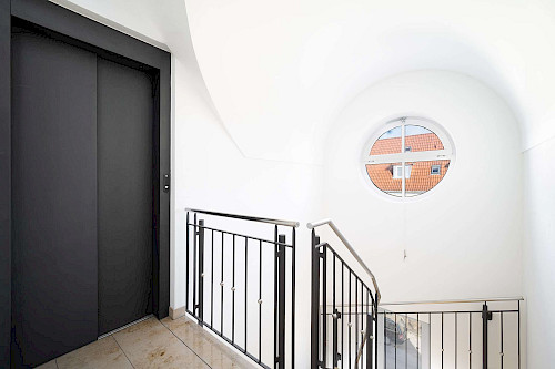 Dachgeschoss, Galerie, Terrasse, Lift! Vermietete 2,5-Zimmer-Maisonette-Wohnung in Bestlage - Bild 5040932