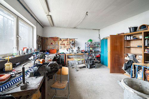 Bestens geeignet für Handwerksbetriebe! Firmengelände mit Bürogebäude und Lagerflächen. - Bild 5025500