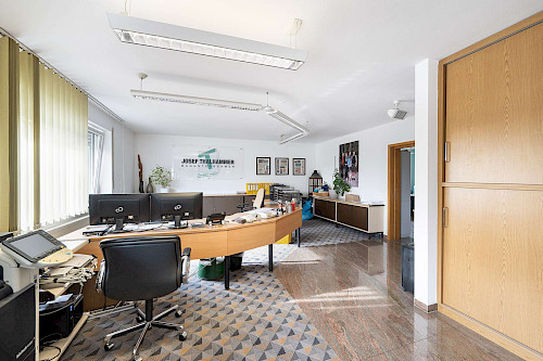 Bestens geeignet für Handwerksbetriebe! Firmengelände mit Bürogebäude und Lagerflächen - Bild 5025500