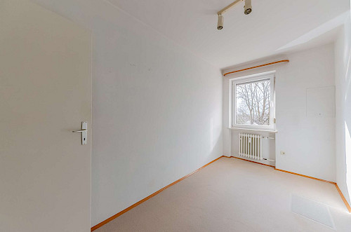Für Familien! Renovierungsbedürftige 4-Zimmer-Eigentumswohnung mit traumhaftem Ausblick - Bild 5142327