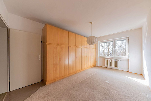 Für Familien! Renovierungsbedürftige 4-Zimmer-Eigentumswohnung mit traumhaftem Ausblick - Bild 5142327