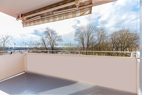 Für Familien! Renovierungsbedürftige 4-Zimmer-Eigentumswohnung mit traumhaftem Ausblick - Bild 5142327