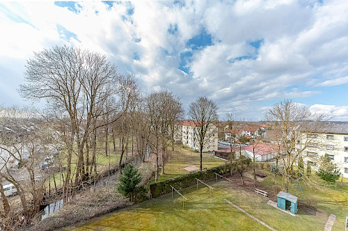 Für Familien! Renovierungsbedürftige 4-Zimmer-Eigentumswohnung mit traumhaftem Ausblick - Bild 5142327