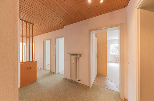 Für Familien! Renovierungsbedürftige 4-Zimmer-Eigentumswohnung mit traumhaftem Ausblick - Bild 5142327