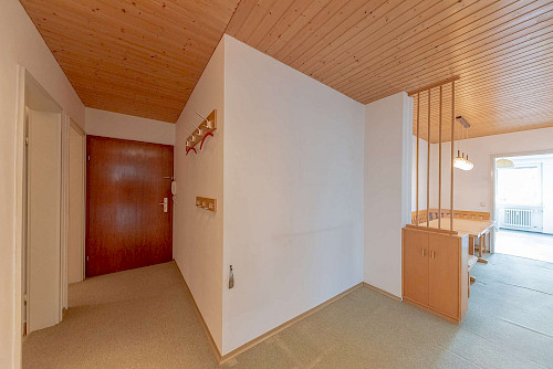 Für Familien! Renovierungsbedürftige 4-Zimmer-Eigentumswohnung mit traumhaftem Ausblick - Bild 5142327