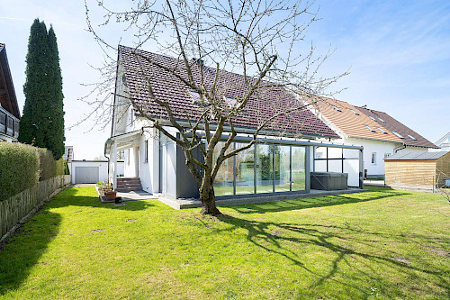 Wohlfühloase und energetisch top (A+)! Großes Einfamilienhaus auf herrlichem Grundstück - Bild 3498465