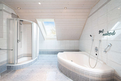 Wohlfühloase und energetisch top (A+)! Großes Einfamilienhaus auf herrlichem Grundstück - Bild 3498465