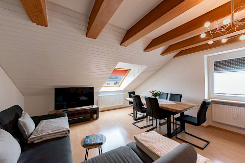 Zu vermieten! Schöne Zwei-Zimmer-Dachgeschosswohnung in verkehrsberuhigter Lage - Bild 5122892