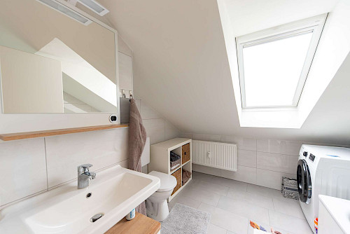 Zu vermieten! Schöne Zwei-Zimmer-Dachgeschosswohnung in verkehrsberuhigter Lage - Bild 5122892