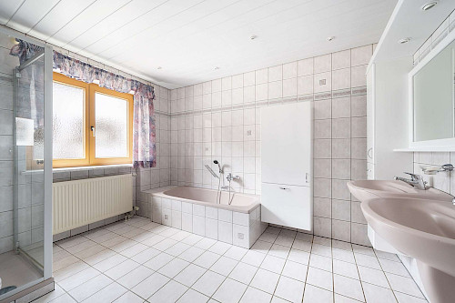 Vielseitig! Gepflegtes, älteres Einfamilienhaus mit viel Platz - Bild 5257036