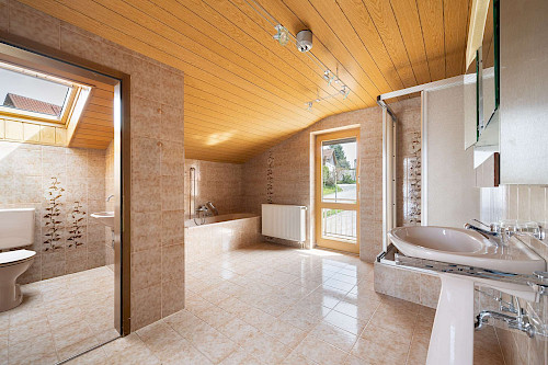 Vielseitig! Gepflegtes, älteres Einfamilienhaus mit viel Platz - Bild 5257036