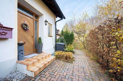 Platz für kleine Füße & große Träume! Gepflegte DHH mit Garten in familienfreundlicher Lage - Bild 4532110