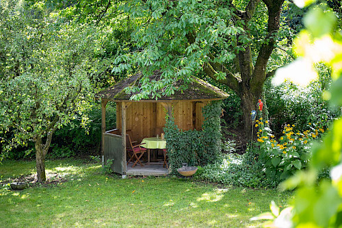 Jung und Alt unter einem Dach!  Großes Zweifamilienhaus mit traumhaftem Garten - Bild 3069672