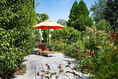 Jung und Alt unter einem Dach!  Großes Zweifamilienhaus mit traumhaftem Garten - Bild 3069672