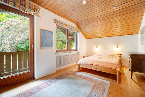 Jung und Alt unter einem Dach!  Großes Zweifamilienhaus mit traumhaftem Garten - Bild 3069672