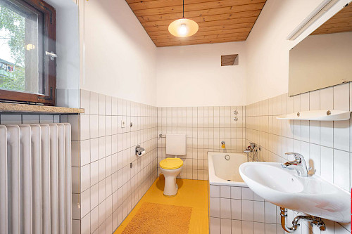 Jung und Alt unter einem Dach!  Großes Zweifamilienhaus mit traumhaftem Garten - Bild 3069672