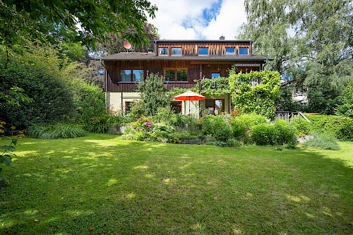 Jung und Alt unter einem Dach!  Großes Zweifamilienhaus mit traumhaftem Garten - Bild 3069672