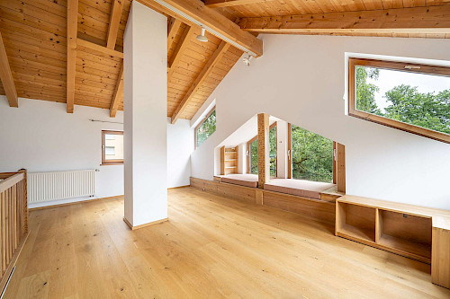 Jung und Alt unter einem Dach!  Großes Zweifamilienhaus mit traumhaftem Garten - Bild 3069672