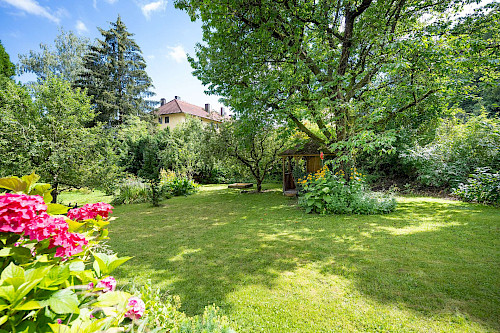Jung und Alt unter einem Dach!  Großes Zweifamilienhaus mit traumhaftem Garten - Bild 3069672