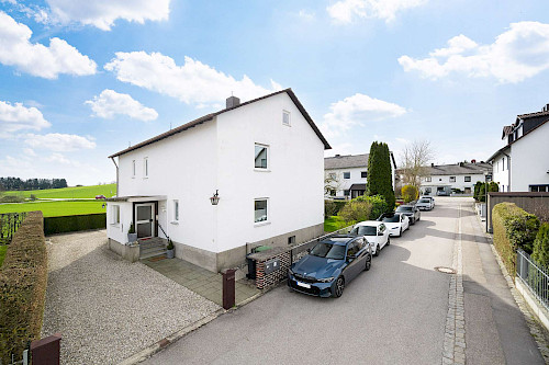 Ein Zuhause voller Möglichkeiten! Solides Zweifamilienhaus auf schönem Grundstück in Marzling - Bild 5235596