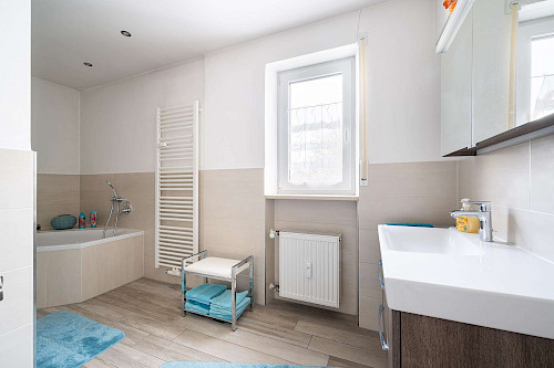 Ein Zuhause voller Möglichkeiten! Solides Zweifamilienhaus auf schönem Grundstück in Marzling - Bild 5235596