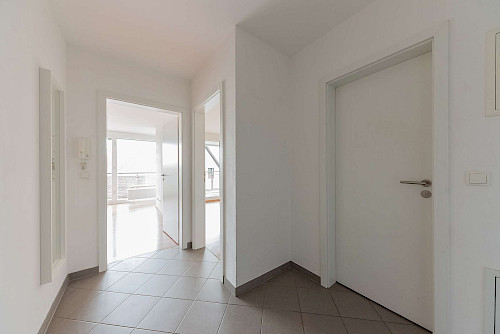 Zu vermieten! Moderne 2-Zimmer-Wohnung mit guter Ausstattung, Balkon und Loggia - Bild 5287226