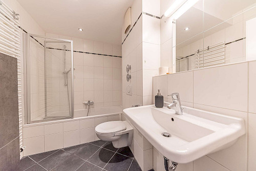 Zu vermieten! Moderne 2-Zimmer-Wohnung mit guter Ausstattung, Balkon und Loggia - Bild 5287226
