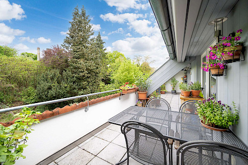 Ruhe über den Dächern, Leben vor der Tür! – Traumhafte 4,5-Zimmer-Dachterrassenwohnung im Zentrum - Bild 5372069