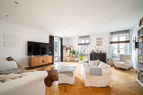 Oben wohnen, unten läuft's! Charmanter Altbau mit Penthouse zur Eigennutzung + stabile Mieteinnahmen - Bild 3069729