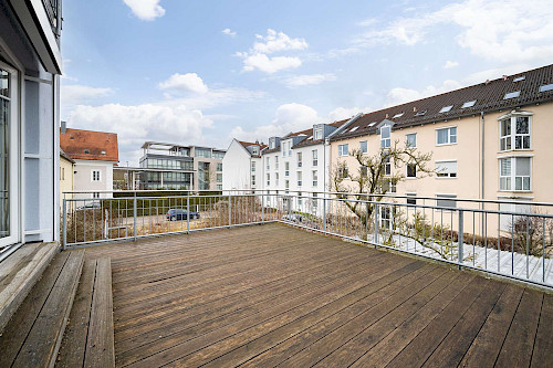 Oben wohnen, unten läuft's! Charmanter Altbau mit Penthouse zur Eigennutzung + stabile Mieteinnahmen - Bild 3069729