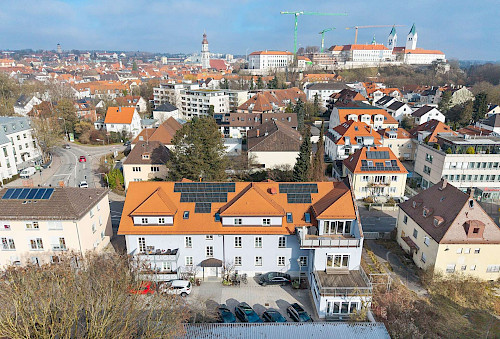 Oben wohnen, unten läuft's! Charmanter Altbau mit Penthouse zur Eigennutzung + stabile Mieteinnahmen - Bild 3069729