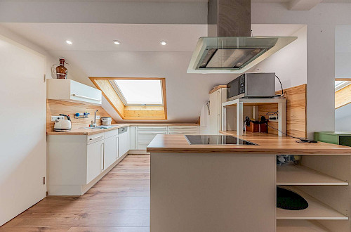 Zu vermieten! Erstklassige 3-Zimmer-Dachgeschoss-Wohnung mit Gartenanteil - Bild 5516297