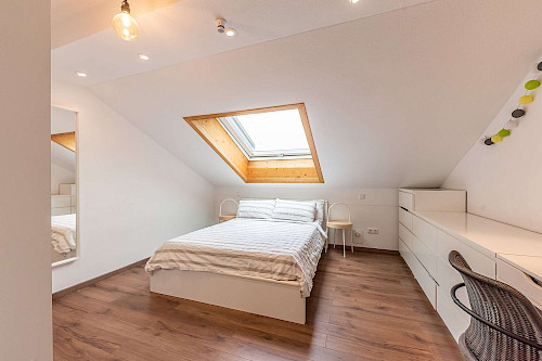 Zu vermieten! Erstklassige 3-Zimmer-Dachgeschoss-Wohnung mit Gartenanteil - Bild 5516297