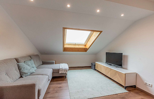 Zu vermieten! Erstklassige 3-Zimmer-Dachgeschoss-Wohnung mit Gartenanteil - Bild 5516297