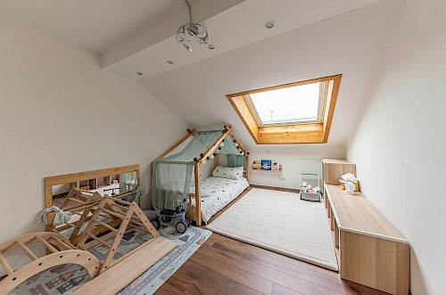 Zu vermieten! Erstklassige 3-Zimmer-Dachgeschoss-Wohnung mit Gartenanteil - Bild 5516297