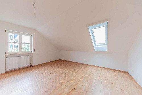 Zu vermieten! Perfekt geschnittene 4-Zimmer-Dachgeschosswohnung mit West-Balkon und Weitblick - Bild 5721790