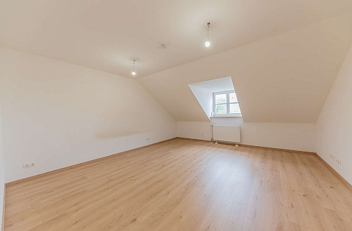 Zu vermieten! Perfekt geschnittene 4-Zimmer-Dachgeschosswohnung mit West-Balkon und Weitblick - Bild 5721790