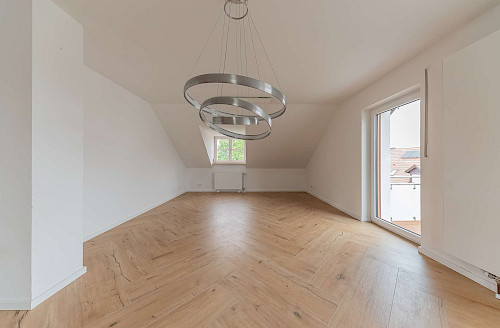 Zu vermieten! Perfekt geschnittene 4-Zimmer-Dachgeschosswohnung mit West-Balkon und Weitblick - Bild 5721790