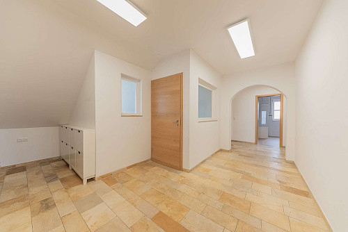 Zu vermieten! Perfekt geschnittene 4-Zimmer-Dachgeschosswohnung mit West-Balkon und Weitblick - Bild 5721790