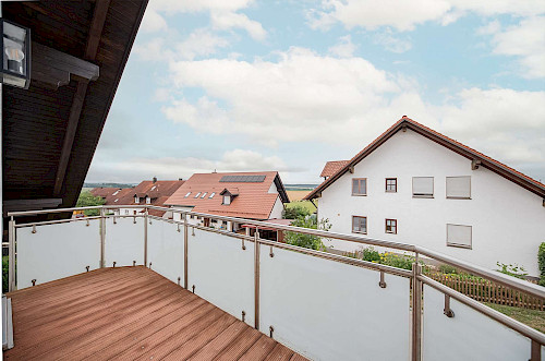 Zu vermieten! Perfekt geschnittene 4-Zimmer-Dachgeschosswohnung mit West-Balkon und Weitblick - Bild 5721790