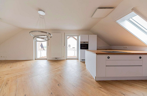 Zu vermieten! Perfekt geschnittene 4-Zimmer-Dachgeschosswohnung mit West-Balkon und Weitblick - Bild 5721790