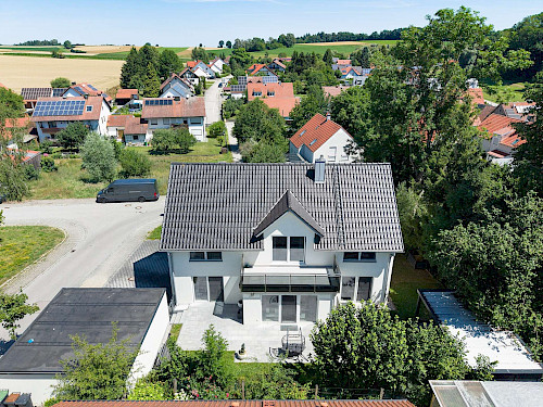 Familientraum! Großes Einfamilienhaus mit Doppelgarage - Bild 5751147