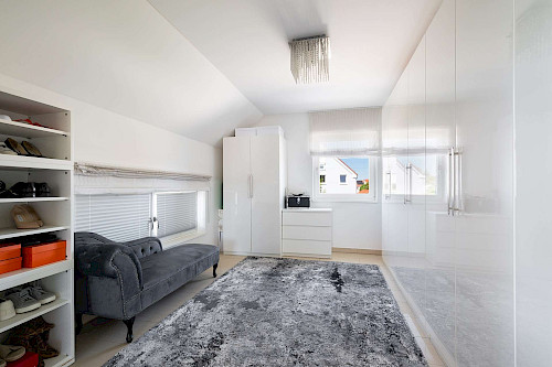 Familientraum! Großes Einfamilienhaus mit Doppelgarage - Bild 5751147