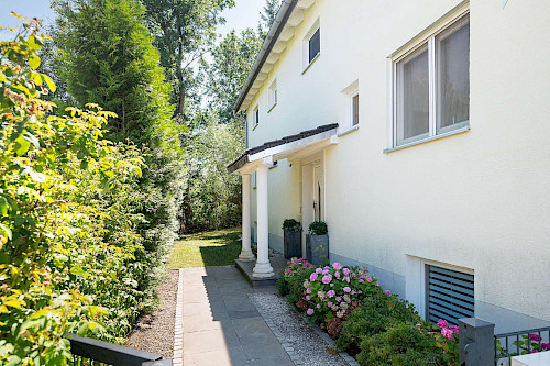 Familientraum! Großes Einfamilienhaus mit Doppelgarage - Bild 5751147