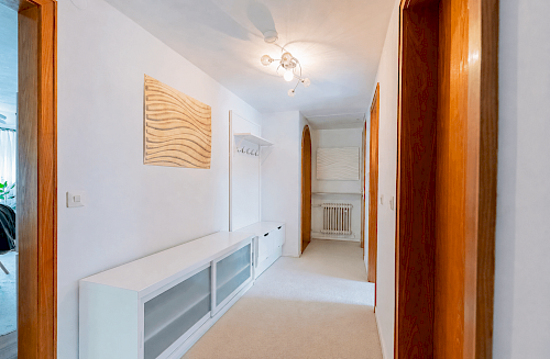 Lichtdurchflutet! 3-Zimmer Dachgeschosswohnung mit sonnigem Gartenanteil - Bild 5772186